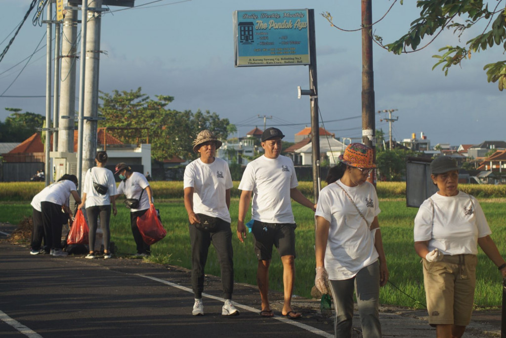 Sambut Natal dan Tahun Baru, GKPB Tirta Amerta Pelambingan Gelar Aksi Kebersihan